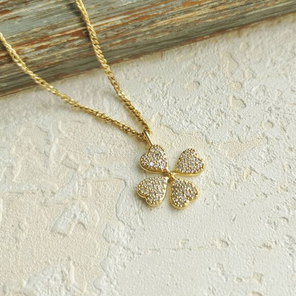 Kendra Scott Clover White Crystal Gold Short Necklace - Picture 2 of 4
